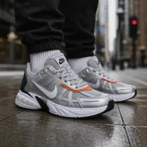 خرید اینترنتی قیمت کفش ورزشی نایک وی تو کی ران NIKE V2K RUNطوسی
