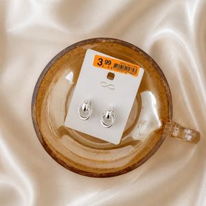 گوشواره میخی مینیمال مدل حلقه درهم
