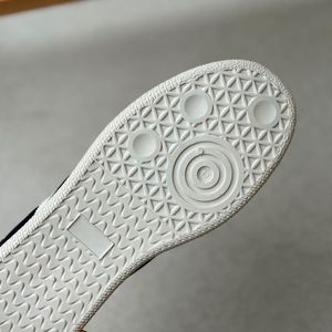 خرید اینترنتی قیمت کتونی بزرگسال اسپرت از تریپ کد G1K 41109041