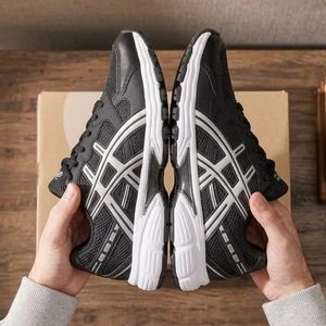 کفش ورزشی Asics مردانه مدل Arianسفید مشکی