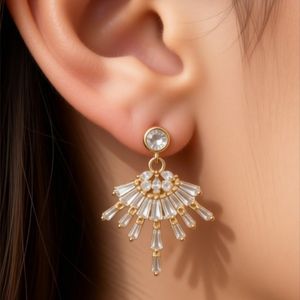 گوشواره‌های آویز کریستالی طلایی برجسته کد 2