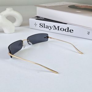 خرید اینترنتی عینک آفتابی زنانه مدل گریف برند کاریگتیر بیس دار بسیار سبک Uv400