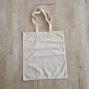 کیف دستی پارچه‌ای ساده دست‌دوز هنر دست، سادگی بی‌نهایت