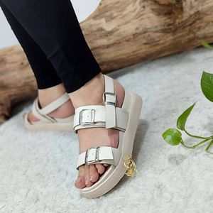 صندل زیره دو تیکه پیو شیک و جنس درجه یک رنگ کرم