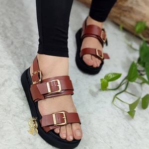 کفش زنانه صندل زیره دو تیکه پیو شیک و جنس درجه یک رنگ کرم و عسلی