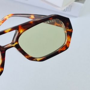 عینک آفتابی زنانه پرادا Prada پلنگی پینترستی UV400 ترند رنگ عدسی ماچا