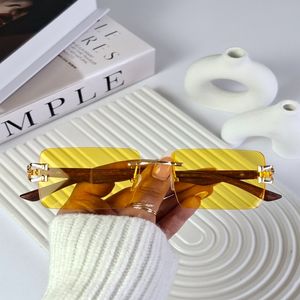 خرید اینترنتی قیمت عینک آفتابی زنانه دید در شب و کارتیر طرح مربعی لیمویی
