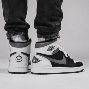 مشخصات کتانی جردن ترویس ساقدار Jordan Travis Scott