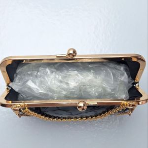 خرید انلاین کیف مجلسی زنانه طرح رعدبرقی