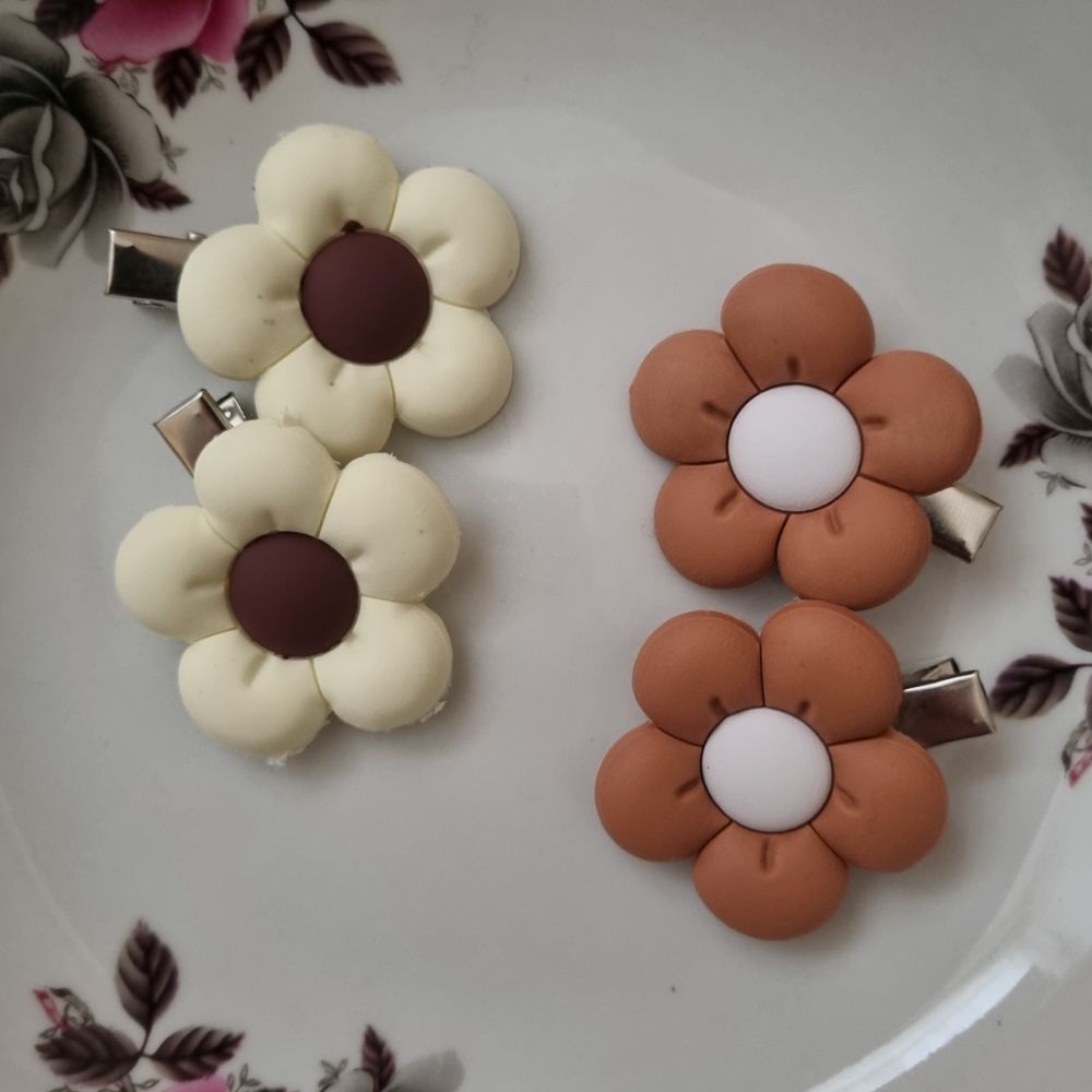 قیمت پک2 عددی گیره مو انبری دخترانه طرح گل قهوه‌ای
