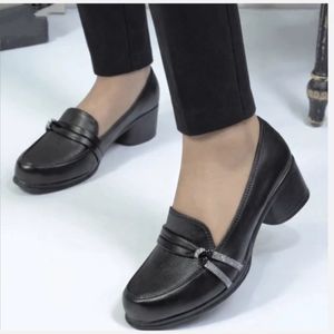 کفش زنانه مجلسی پاشنه دار طبی بزرگ پا