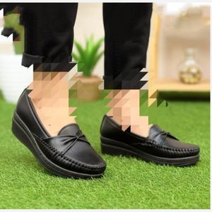 کفش زنانه طبی مدل نسیم زیره پی یو سبک