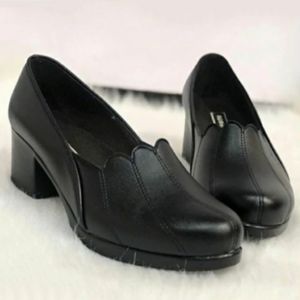 کفش زنانه تابستانی مشکی مدل هلالی جلوبسته