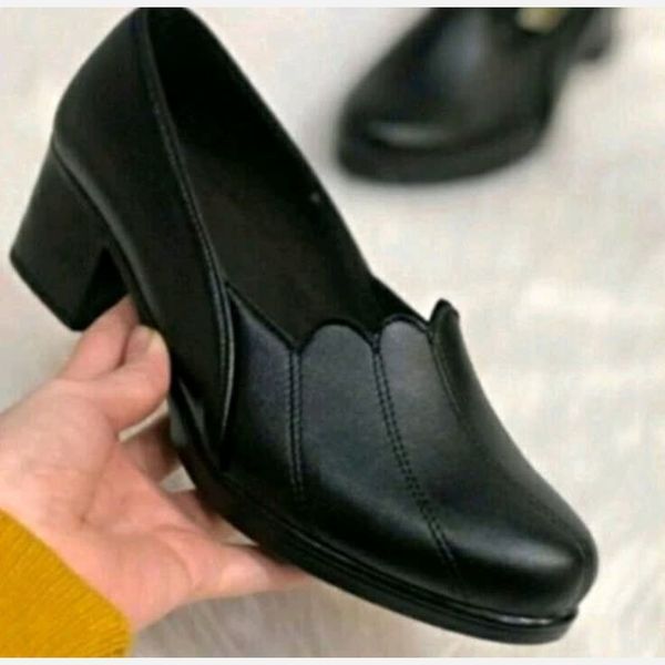 کفش زنانه تابستانی مشکی مدل هلالی جلوبسته