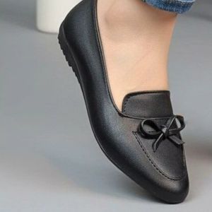 کفش کالج زنانه مدل سارا رنگ مشکی کرم