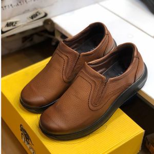 خرید اینترنتی کفش چرم مردانه طرح راحتی جانسون عسلی423