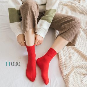 جوراب ساق دار اسپورت قرمز