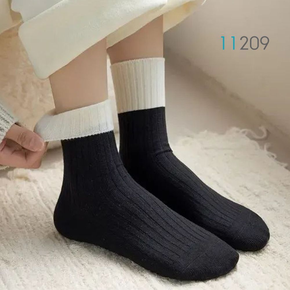 خرید اینترنتی قیمت جوراب ساقدار زنانه مشکی سفید کبریتی