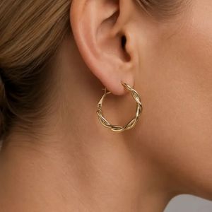 گوشواره حلقهای پیچ طلایی