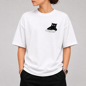 خرید اینترنتی قیمت تیشرت طرح Black Cat کتاب‌خوان قواره باکسی - پارچه دو نخ پنبه