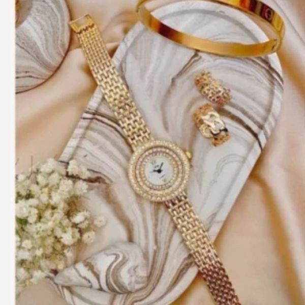 ساعت مچی زنانه هایدی دور قاب نگین رنگ طلایی
