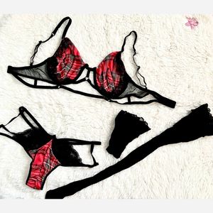 فروش اینترنتی ست شورت و سوتین کاستوم دانش اموزی