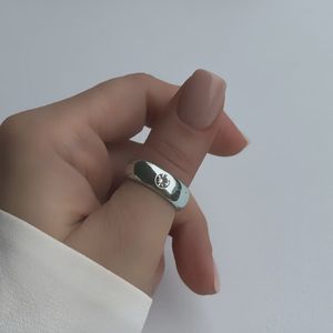 انگشتر دخترانه مدل تک نگین ایراد جزئی