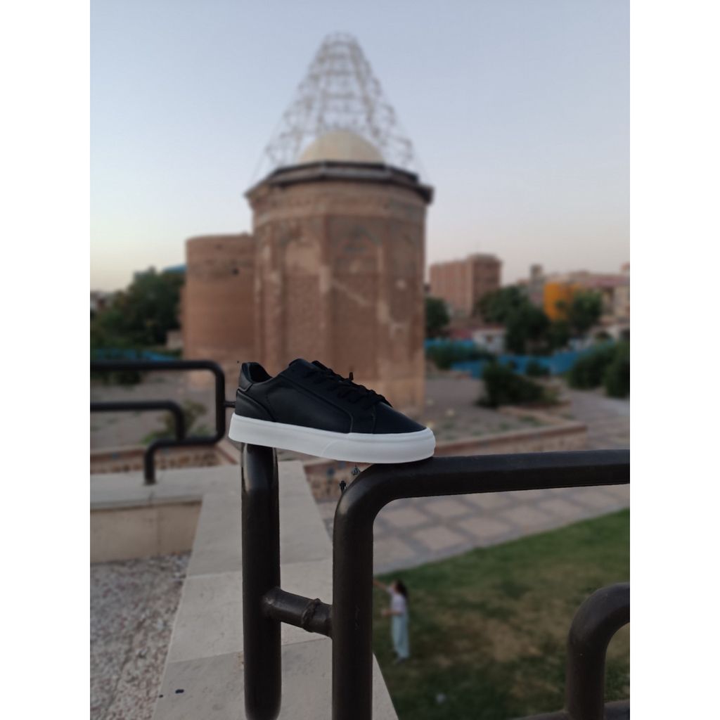 خرید اینترنتی قیمت ونس مردانه مشکی زیره سفید پول اند بییر pull and bear