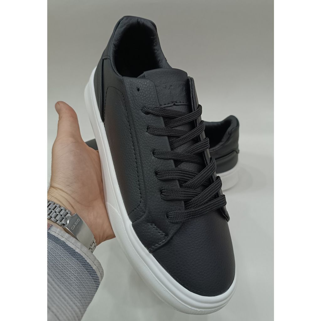 خرید اینترنتی قیمت ونس مردانه مشکی زیره سفید پول اند بییر pull and bear