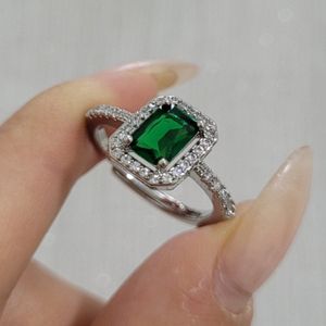 انگشتر سنگ سبز کد 15210