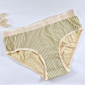 قیمت ارزان شورت زنانه نخی طرح‌دار فانتزی سایز XL مناسب 38 تا 42 | دلسامه