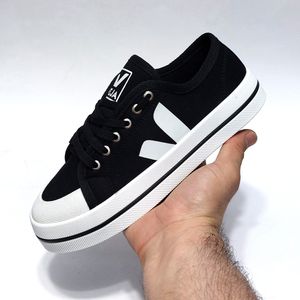 خرید اینترنتی کتانی ونس پرطرفدار و ترند شده وجا Vans Veja