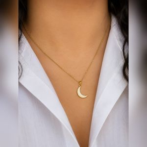 گردنبند ماه صدفی