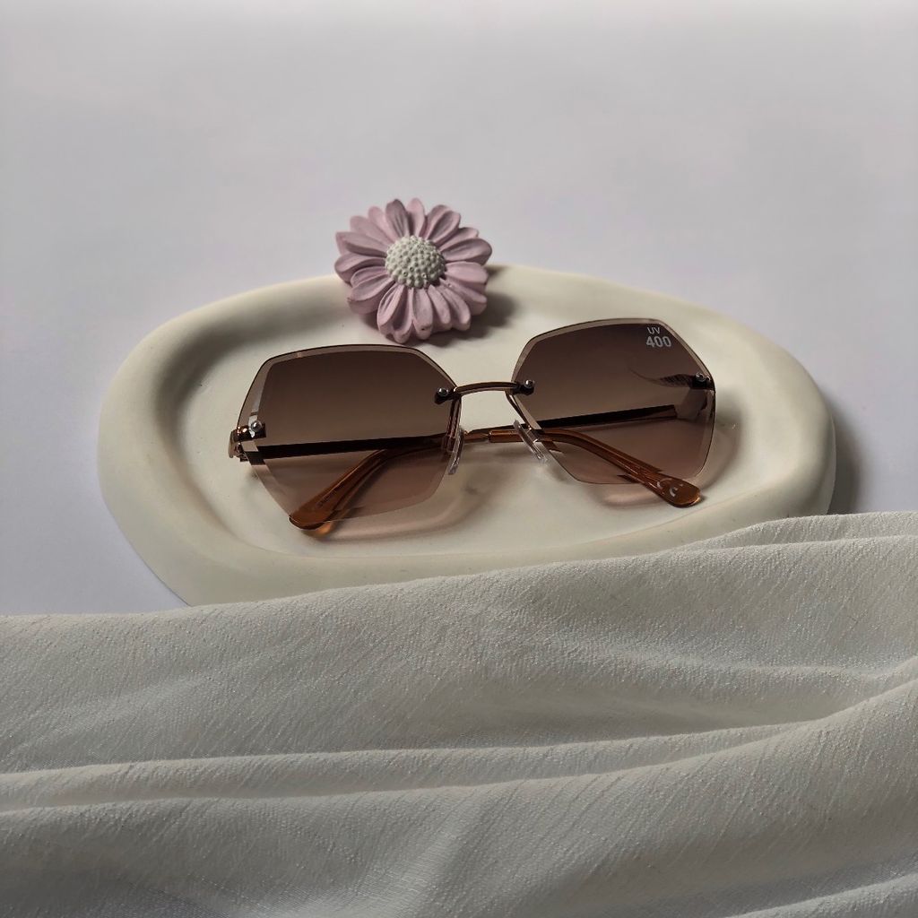 قیمت ارزان عینک آفتابی زنانه وارداتی برند Accessories