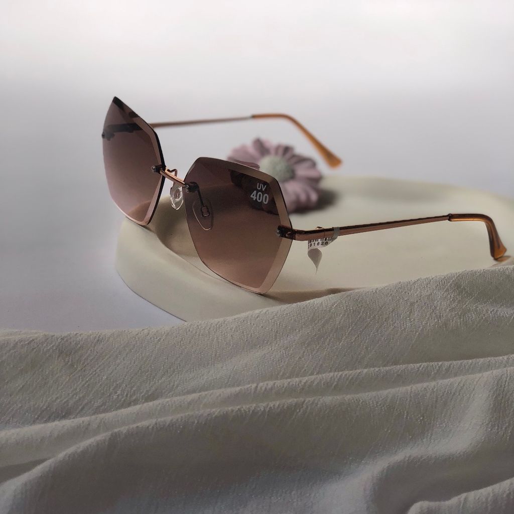 خرید آنلاین عینک آفتابی زنانه وارداتی برند Accessories