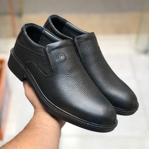 خرید اینترنتی قیمت کفش چرم مردانه مدل بارسا تا سایز 47 رخشی37