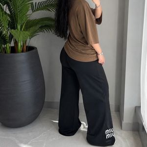 مشخصات ست تیشرت شلوار اسپرت میومیو جنس درجه یک گلکسی پنبه