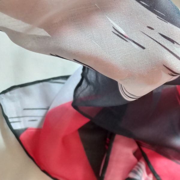 روسری نخی طرحدار قرمز