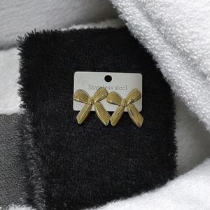 گوشواره زنانه میخی طرح پاپیون کد 3337036