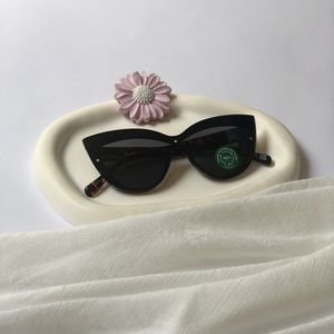 عینک آفتابی زنانه وارداتی برند Six