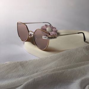 مشخصات عینک آفتابی زنانه وارداتی برند85321