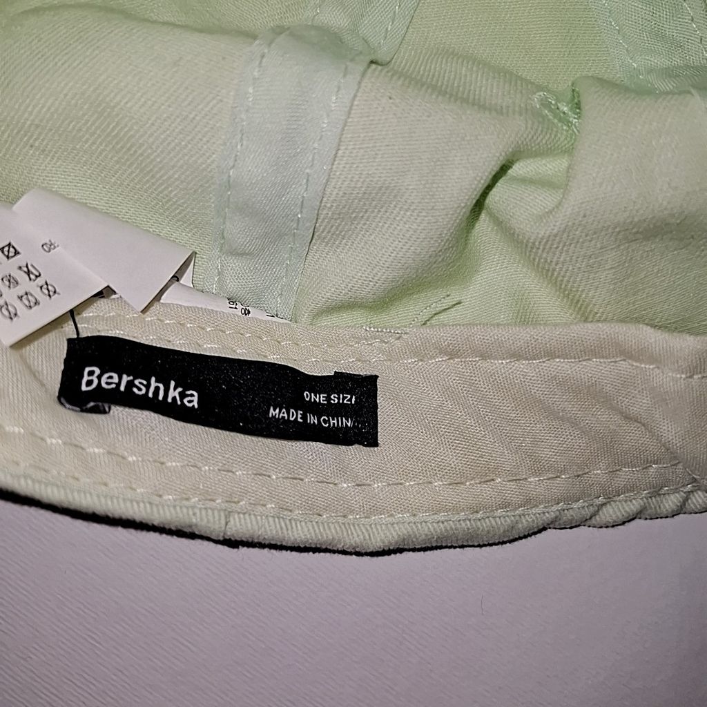 خرید اینترنتی کلاه لبه دار bershka