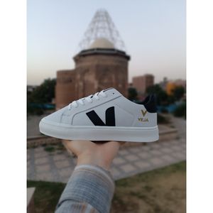 ونس مردانه وجا veja سفید
