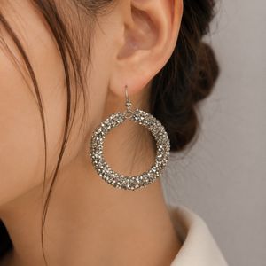 گوشواره حلقه‌ای بافت‌دار نقره‌ای