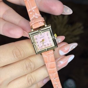 ساعت زنانه BAOKE با صفحه صورتی و بند چرمی طرح کروکودیل