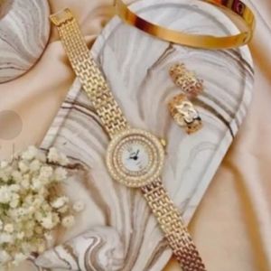 قیمت ساعت مچی زنانه هایدی دور قاب نگین رنگ طلایی