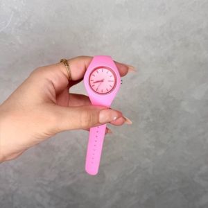 ساعت زنانه آنا Pink – مناسب استایل‌های اسپرت و کژوال