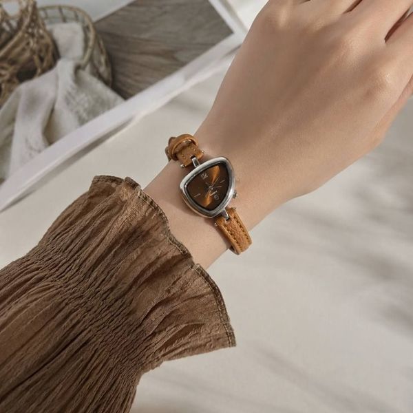 ⌚️ ساعت مینیمال چرمی مدل دفرمه رنگ نسکافه ای