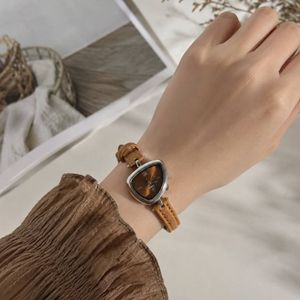 قیمت ⌚️ ساعت مینیمال چرمی مدل دفرمه رنگ نسکافه ای
