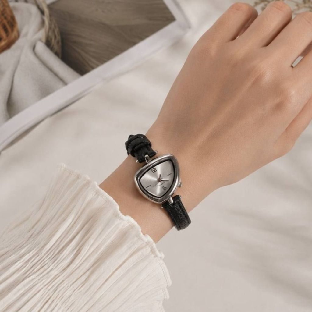 مشخصات ⌚️ ساعت مینیمال چرمی مدل دفرمه مشکی